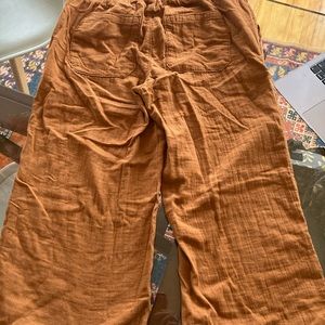 Old Navy Maternity soft roll over cropped pants, NWOT